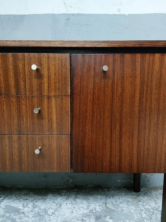 Image 1 of Buffet vintage du milieu du siècle