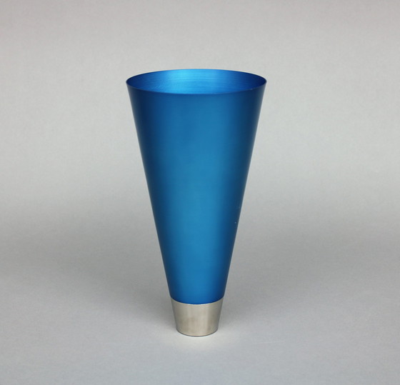 Image 1 of Myranda Brugge (1957) Vase en Ks noir, pour Designum, 1981 Dans son emballage d'origine