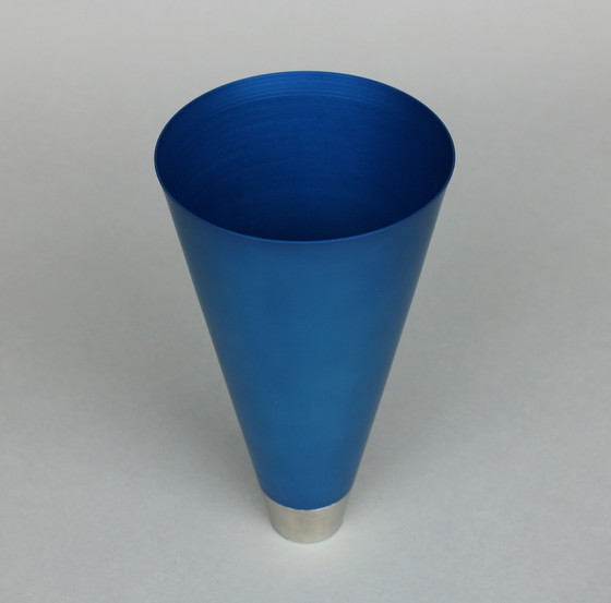 Image 1 of Myranda Brugge (1957) Vase en Ks noir, pour Designum, 1981 Dans son emballage d'origine