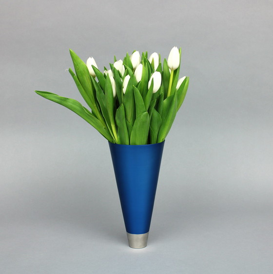 Image 1 of Myranda Brugge (1957) Vase en Ks noir, pour Designum, 1981 Dans son emballage d'origine