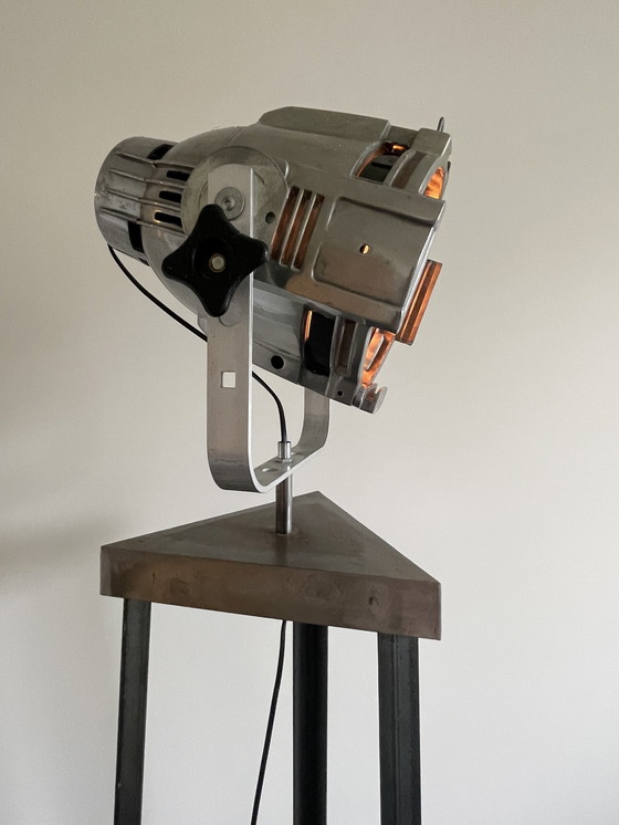 Image 1 of Lampada da terra su misura con faretto da teatro vintage