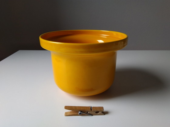 Image 1 of Triangle Huizen Holland, Laren, ochre yellow bowl, Bowl