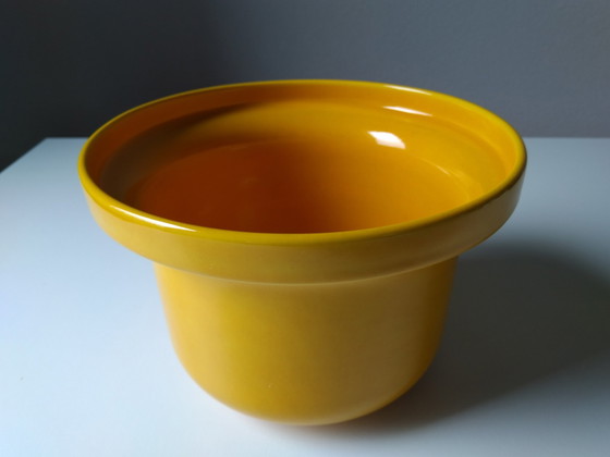 Image 1 of Triangle Huizen Holland, Laren, ochre yellow bowl, Bowl