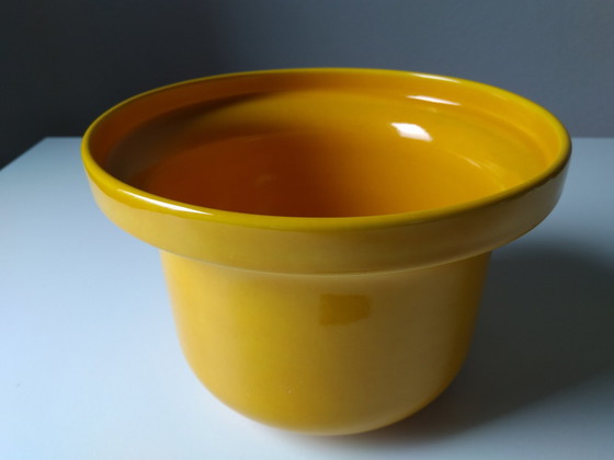 Image 1 of Triangle Huizen Holland, Laren, ochre yellow bowl, Bowl