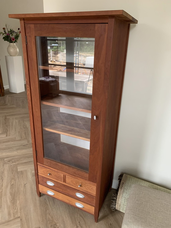 Image 1 of Vetrina vintage in legno di ciliegio