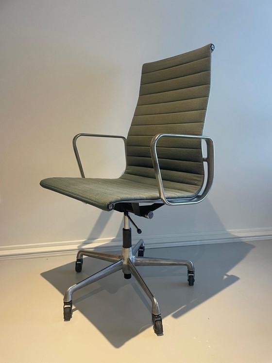 Image 1 of Vitra EA119 office chair