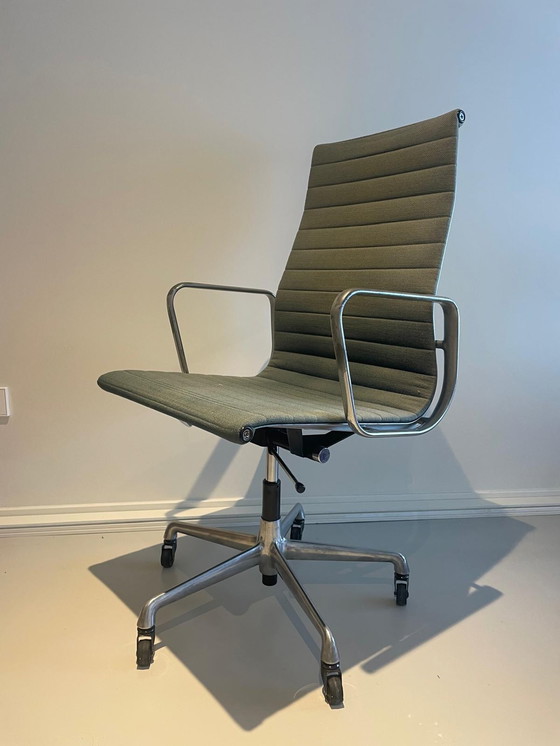 Image 1 of Vitra EA119 office chair