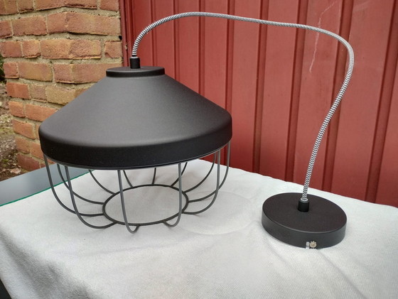 Image 1 of Lampe noir mat avec grille