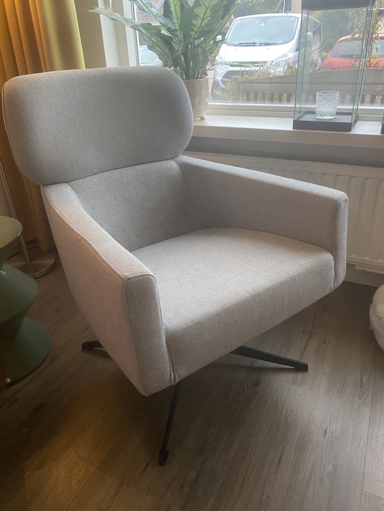 Image 1 of Swivel Armchair Pebble Light Gray With Black Cross Base