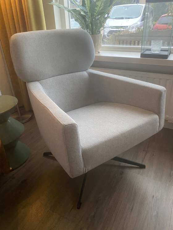 Image 1 of Swivel Armchair Pebble Light Gray With Black Cross Base