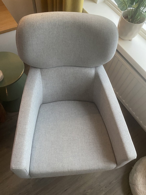 Image 1 of Swivel Armchair Pebble Light Gray With Black Cross Base