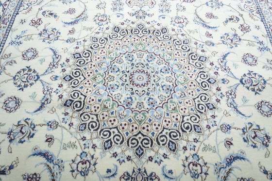 Image 1 of Nain 9 La anudado a mano con seda y firma "Habibian" – 311 x 191 cm