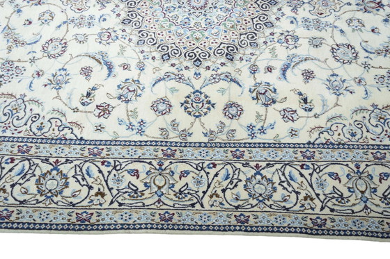 Image 1 of Nain 9 La anudado a mano con seda y firma "Habibian" – 311 x 191 cm