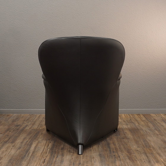 Image 1 of Leolux Excalibur leather armchair & Stools