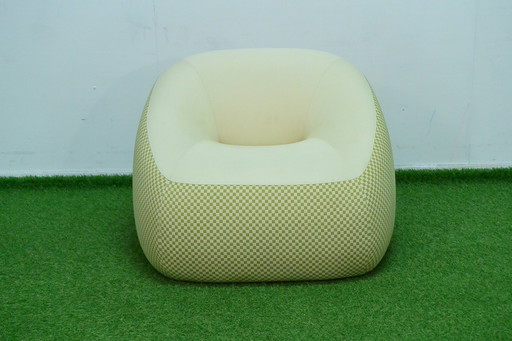 Artifort Swam design armchair