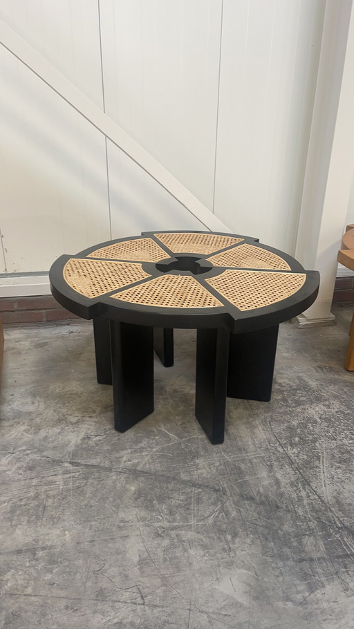 Coffee table round black