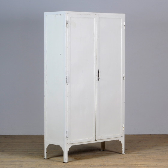 Image 1 of Gabinete médico de hierro antiguo, década de 1940