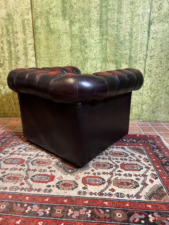 Image 1 of Chesterfield leather red tub chair