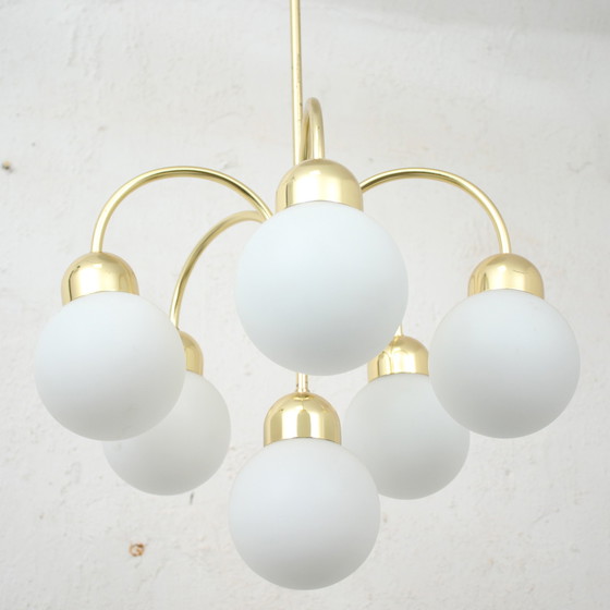 Image 1 of Lustre vintage avec boules en verre de lait