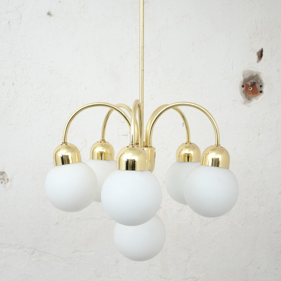 Image 1 of Lustre vintage avec boules en verre de lait