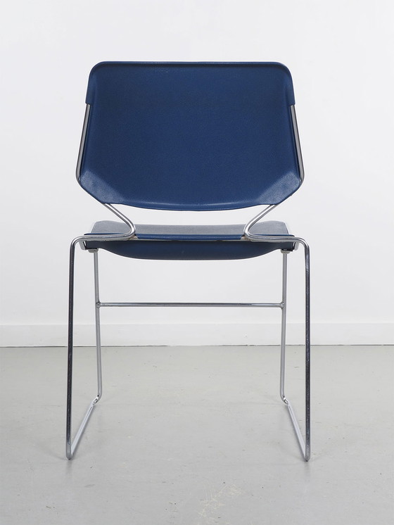 Image 1 of 6x Blue Matrix chairs T. Tolleson