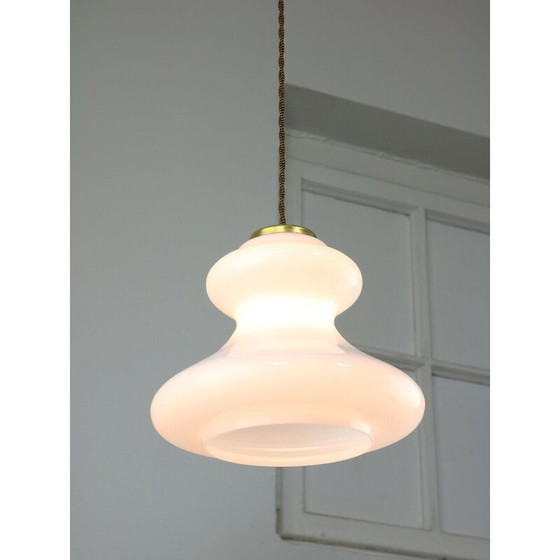 Image 1 of Lampada a sospensione vintage in ottone e vetro bianco, Italia
