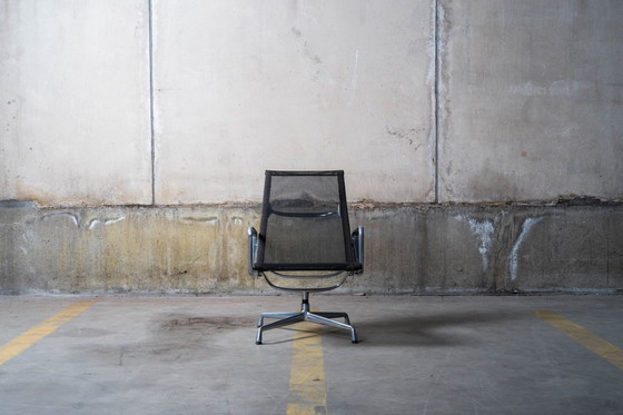 Image 1 of Charles & Ray Eames - Vitra Ea116 Lounge Chair