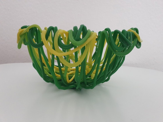 Image 1 of Tom Dixon Coupe à fruits en plastique vert jaune