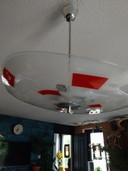 1 lampada da soffitto degli anni '60, proveniente dalla Cecoslovacchia. In perfette condizioni, splendido design geometrico.