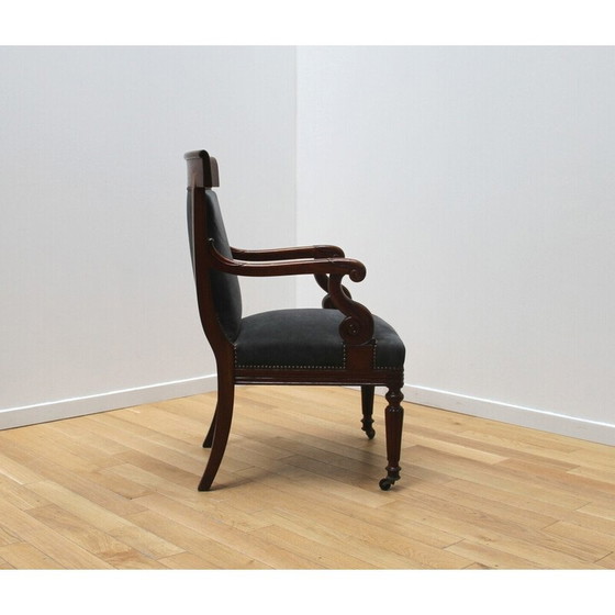 Image 1 of Poltrona vintage in legno scuro e velluto grigio