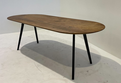 QLIV On Top dining table