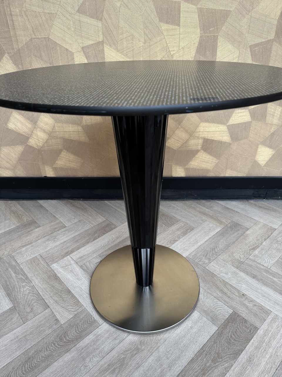1 Design Table | €600 | Whoppah