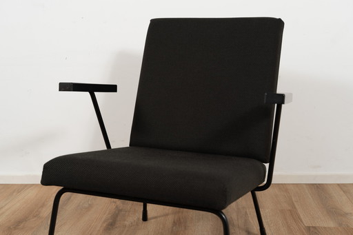 Model 1401 Lounge Chairs By Wim Rietveld