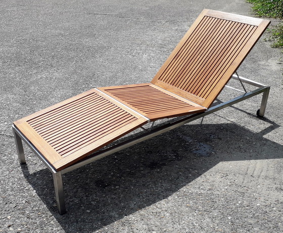 Image 1 of Chaise longue Gloster en acier inoxydable/teak avec roues, complète avec coussin Gloster