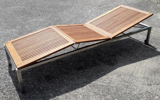 Image 1 of Chaise longue Gloster en acier inoxydable/teak avec roues, complète avec coussin Gloster