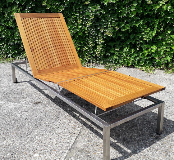 Image 1 of Chaise longue Gloster en acier inoxydable/teak avec roues, complète avec coussin Gloster