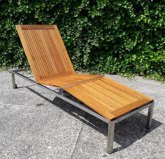 Image 1 of Chaise longue Gloster en acier inoxydable/teak avec roues, complète avec coussin Gloster