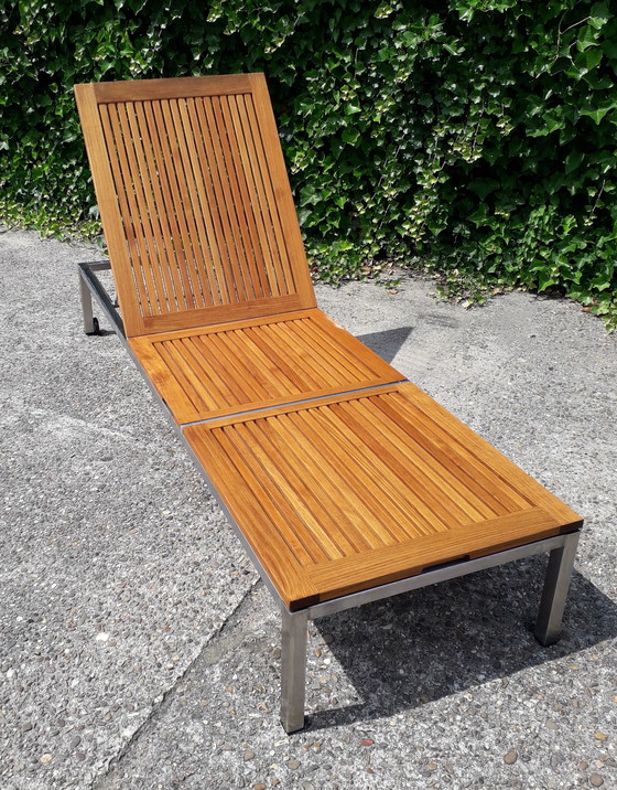 Image 1 of Chaise longue Gloster en acier inoxydable/teak avec roues, complète avec coussin Gloster