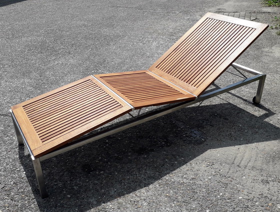 Image 1 of Chaise longue Gloster en acier inoxydable/teak avec roues, complète avec coussin Gloster