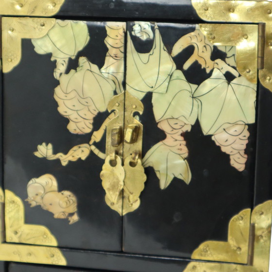 Image 1 of Portagioie cinese d'epoca in madreperla 