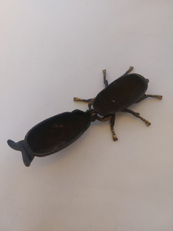 Image 1 of Joyero de escarabajo de latón