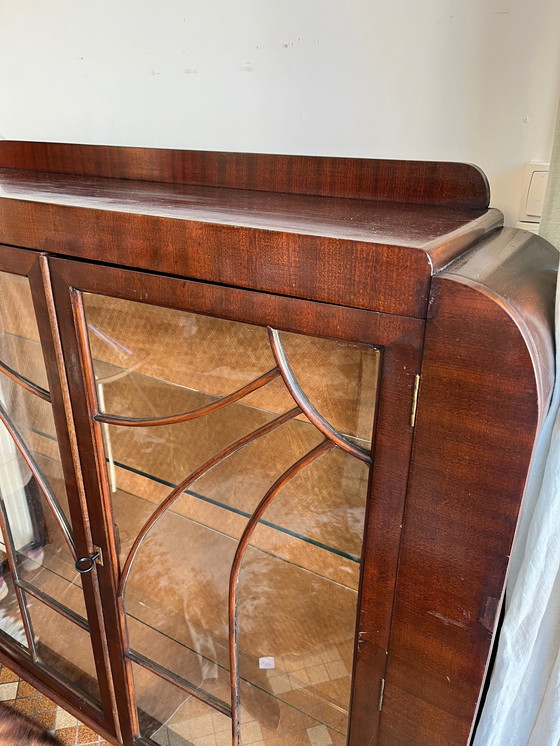 Image 1 of Vitrina de madera barnizada