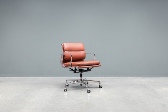 Image 1 of Eames Ea217 Softpad Office Chair