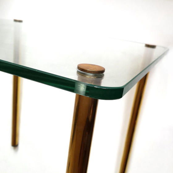 Image 1 of Table d'appoint italienne du Mid Century en laiton et verre