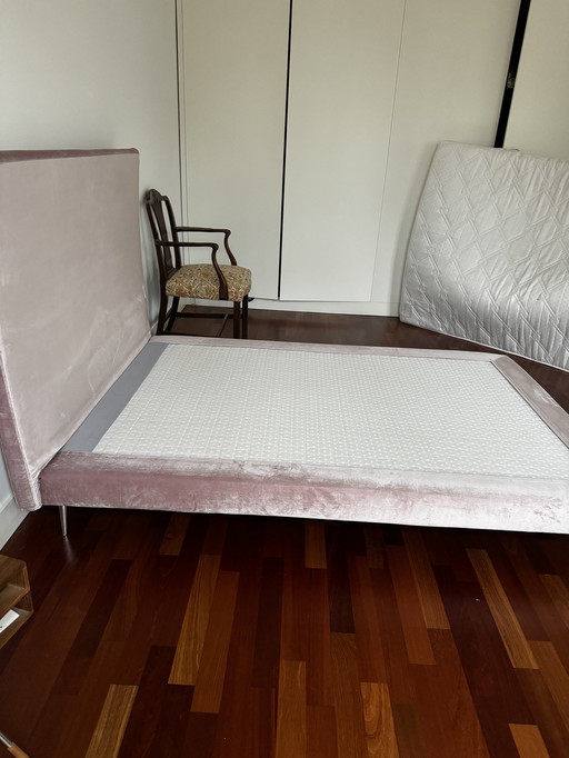 Designer bed Riposana with silver feet pocket spring core Fedesana