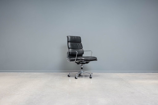 70’S Eames Ea219 Softpad Office Chair