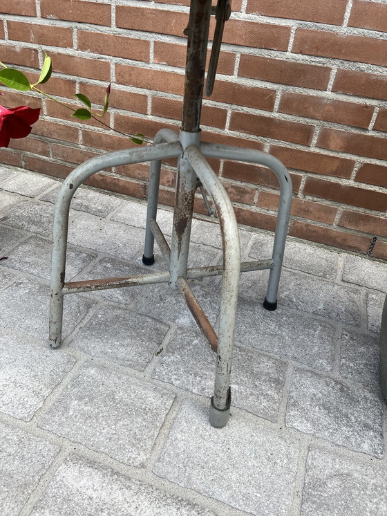 Image 1 of 2 chaises de travail vintage