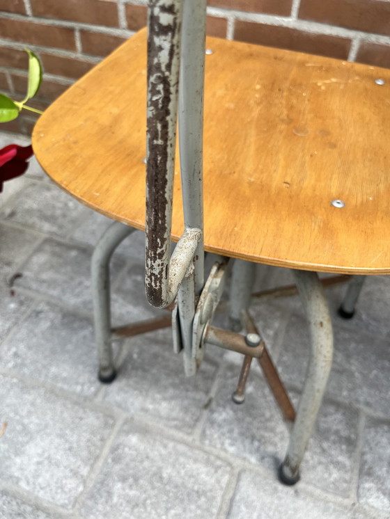 Image 1 of 2 chaises de travail vintage