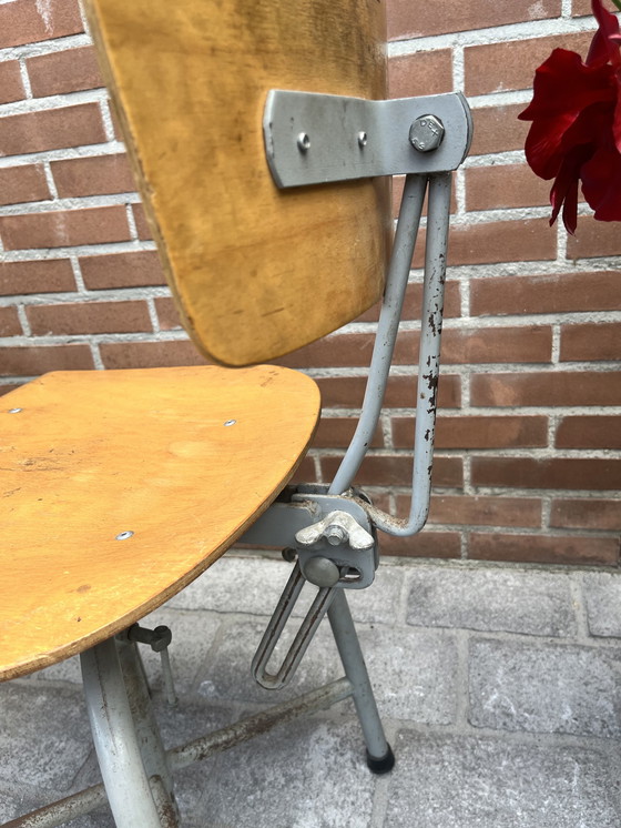 Image 1 of 2 chaises de travail vintage