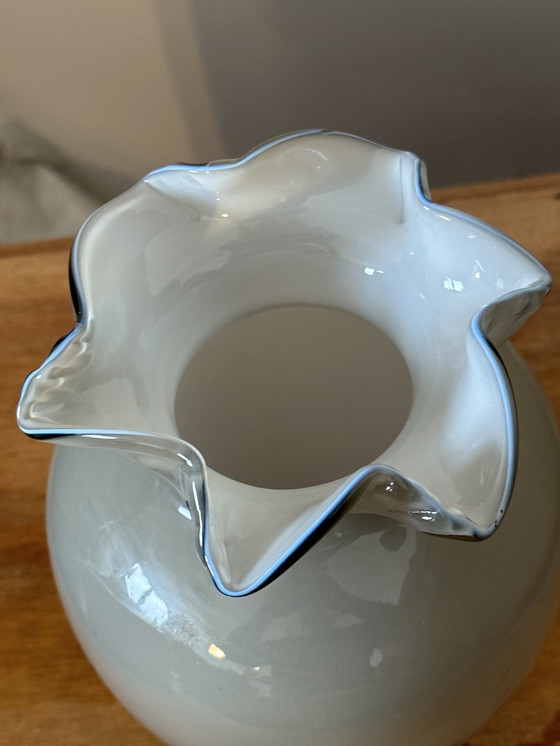 Image 1 of Vase Vintage années 50 en Opaline Grise - Collerette Bleue